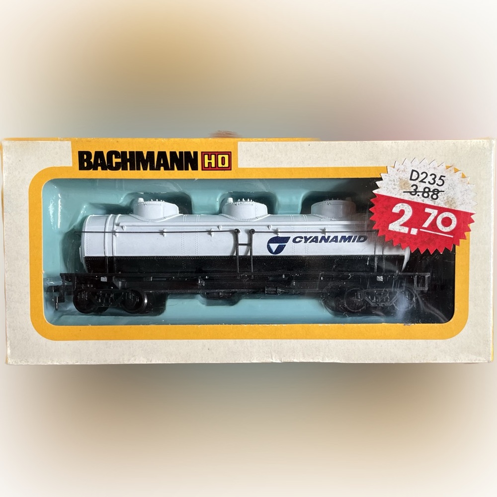 Bachmann “42’ 3-Dome Tank AMR. Cy.” Cyanamide Freight Tanker Car.